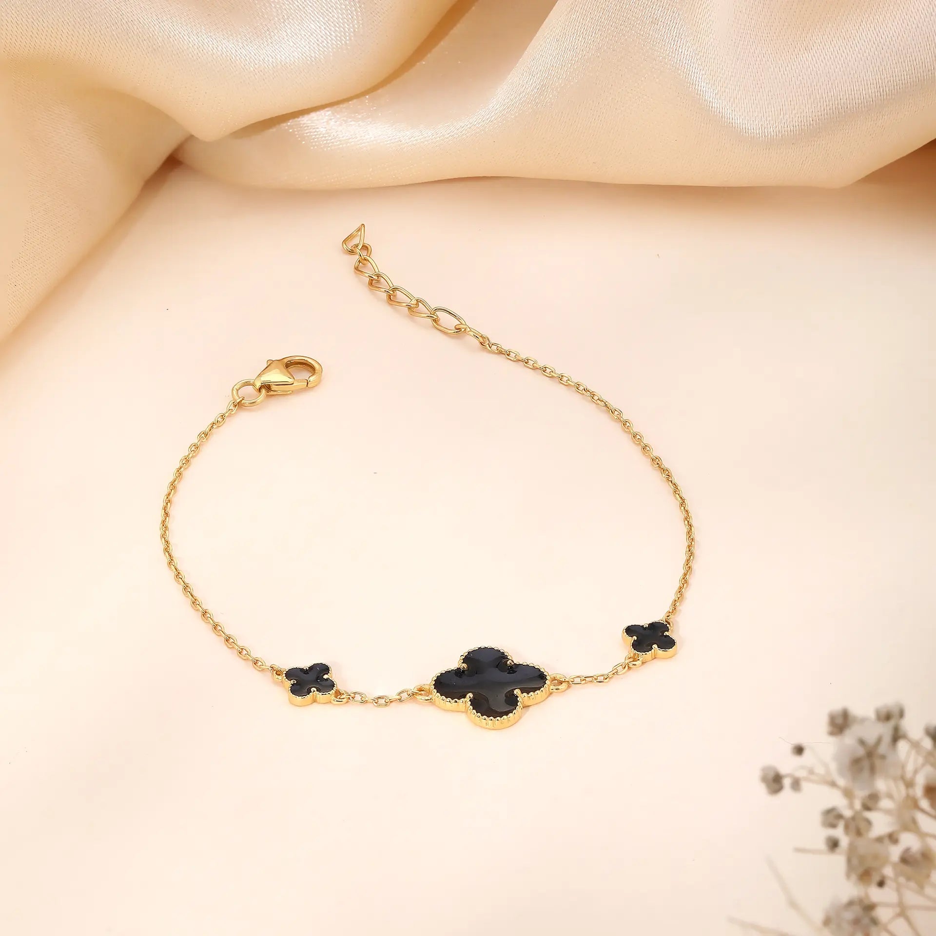 CLOVER-AFFAIR-BRACELET_