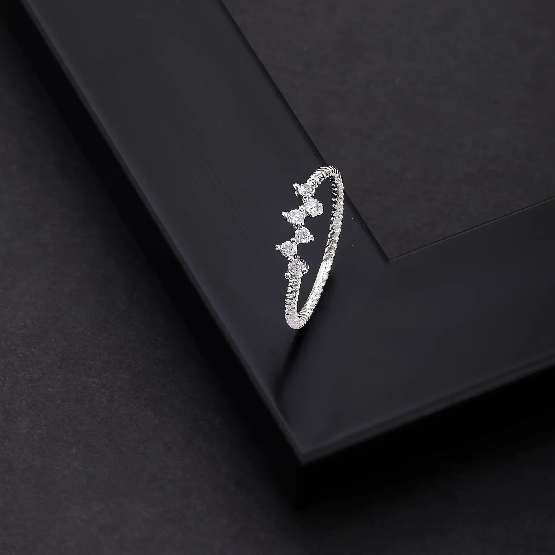 Elegant-Silver-Loop-Ring-2_