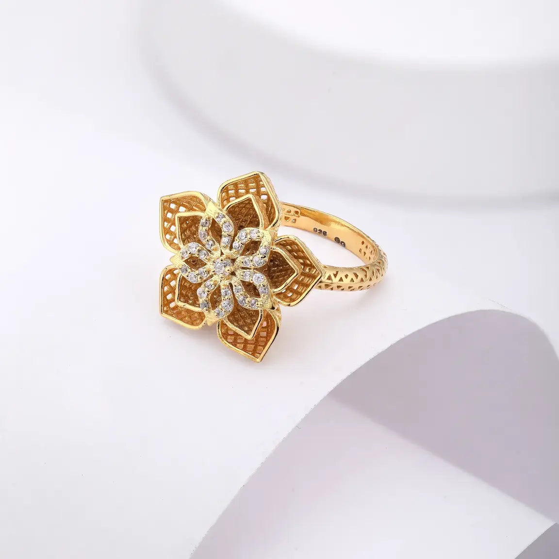 Flower-Cocktail-Gold-Ring_