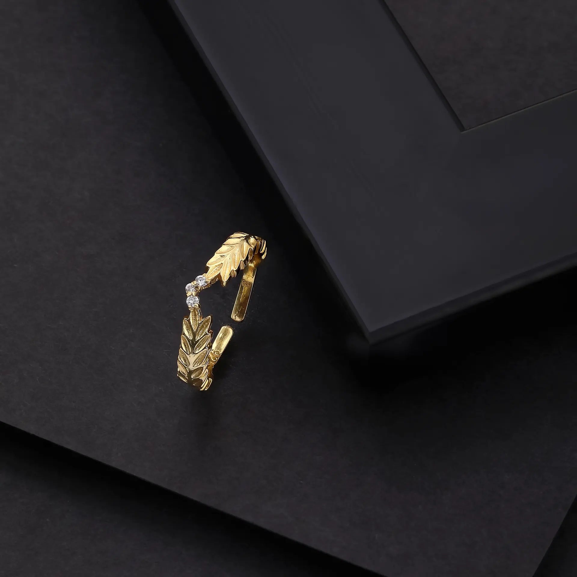 Leaf-Crown-Gold-Ring_